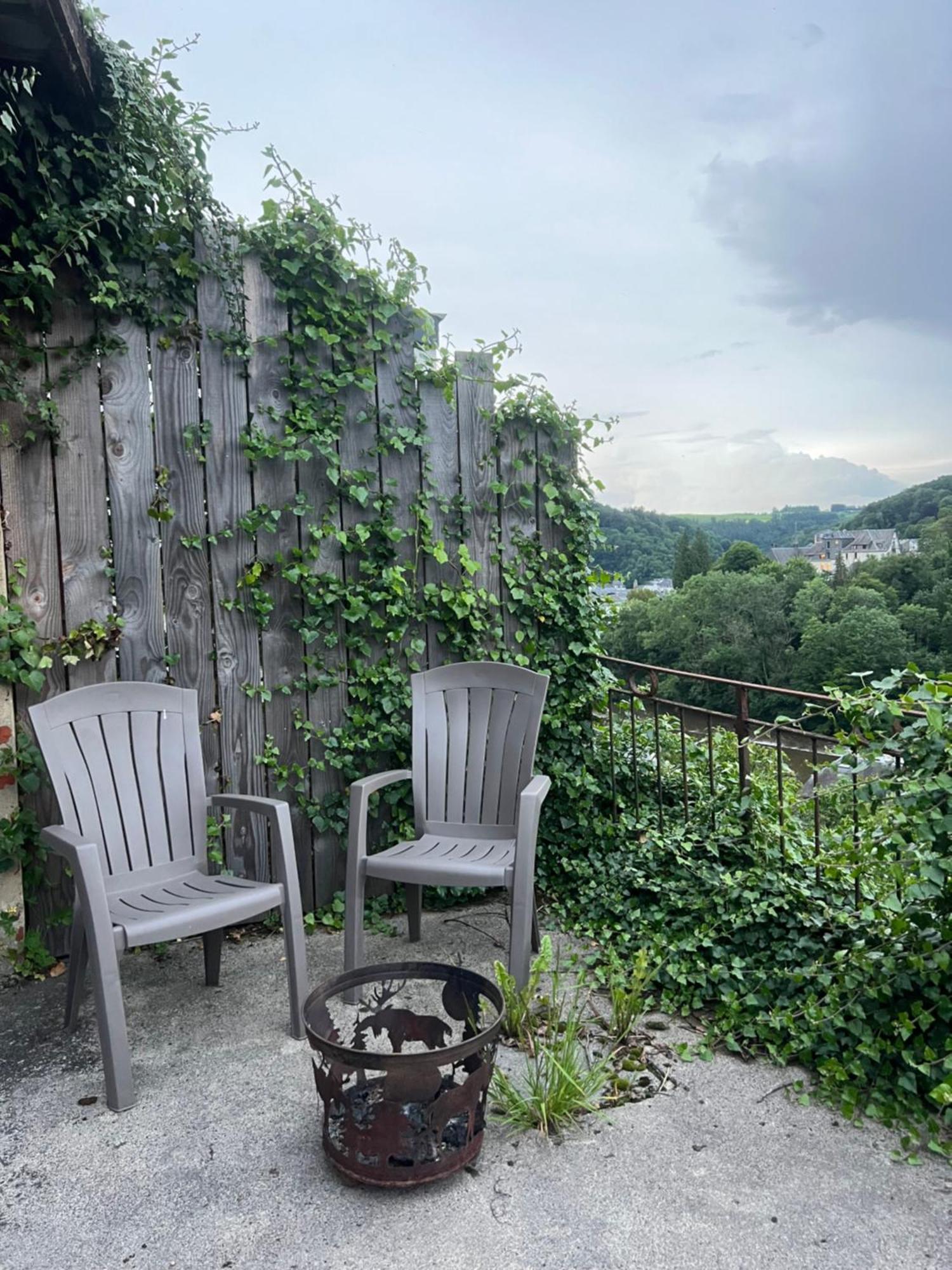 Bulle Time Flies - Logement Insolite Hotell Bouillon Eksteriør bilde